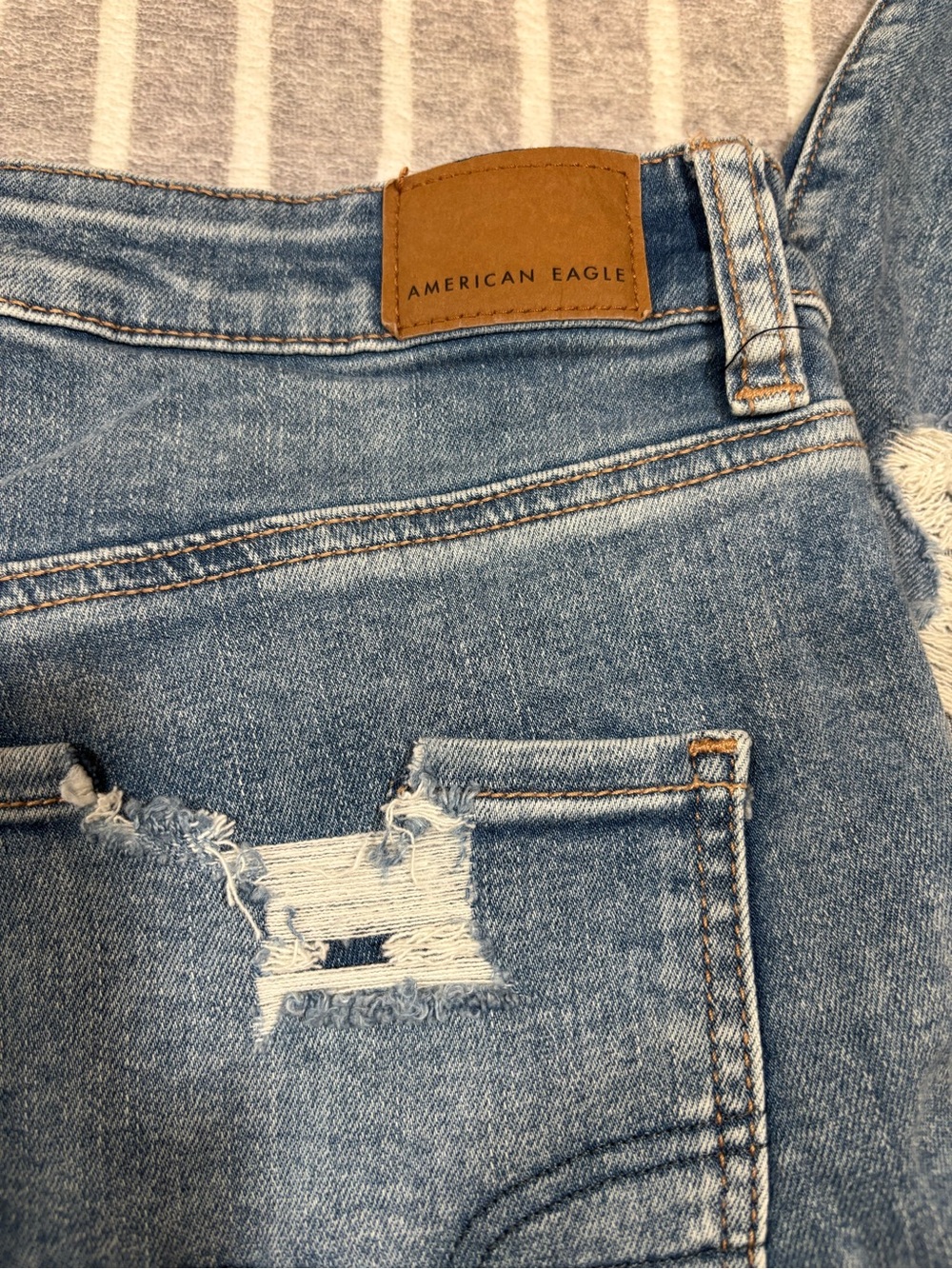 American Eagle Jeans, Highest Rise Jegging, Ripped Thrashed, Sz 10 X-Short 29x24 - Picture 8 of 12
